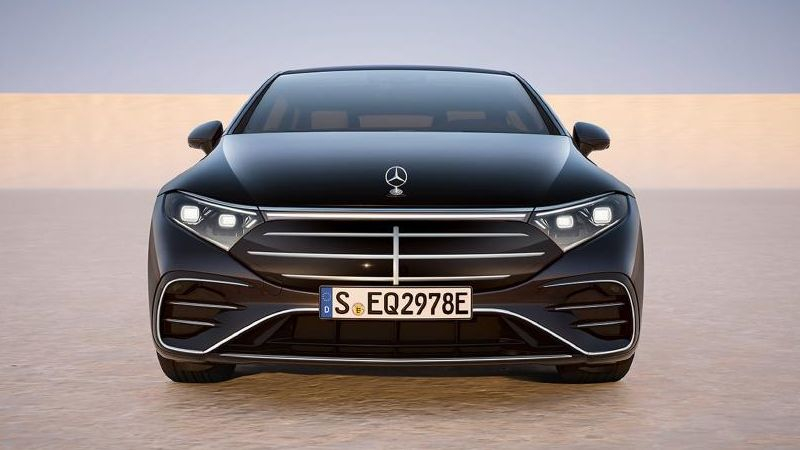 Mercedes-Benz вернула легендарную звезду на капот в обновлённом электромобиле EQS