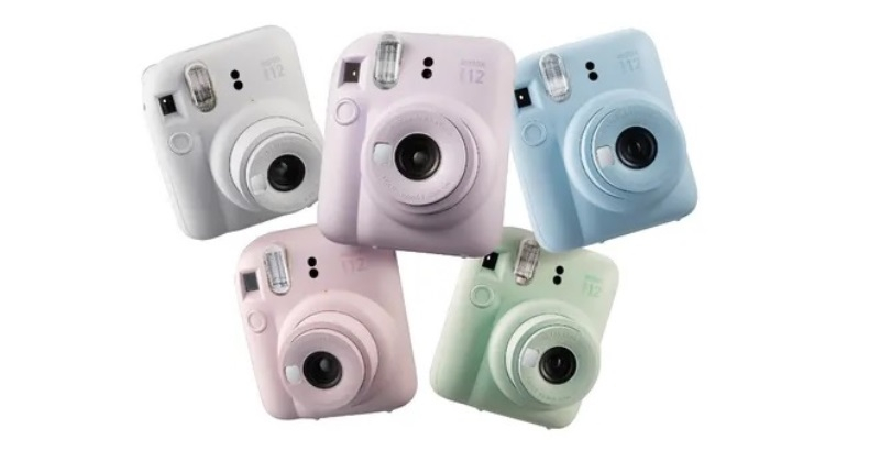 Fujifilm представила камеру моментальной печати Instax Mini 12 за $80 с новыми функциями объектива