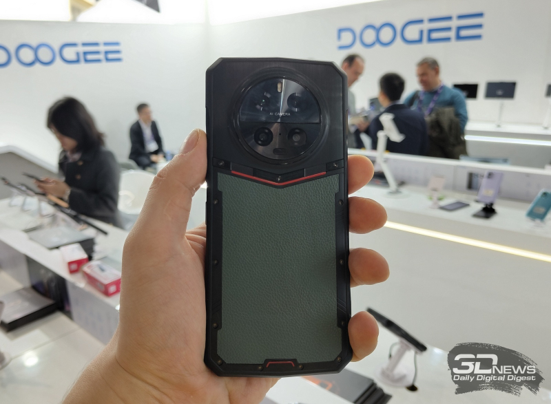 Репортаж со стенда Doogee на выставке MWC 2024: мощный защищённый смартфон, элегантный планшет и первая раскладушка